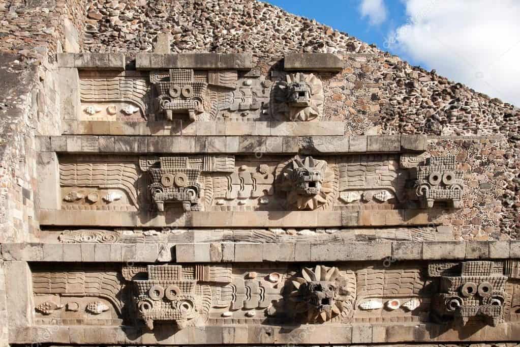feathered serpent pyramid at teotihuacan e1496254263165